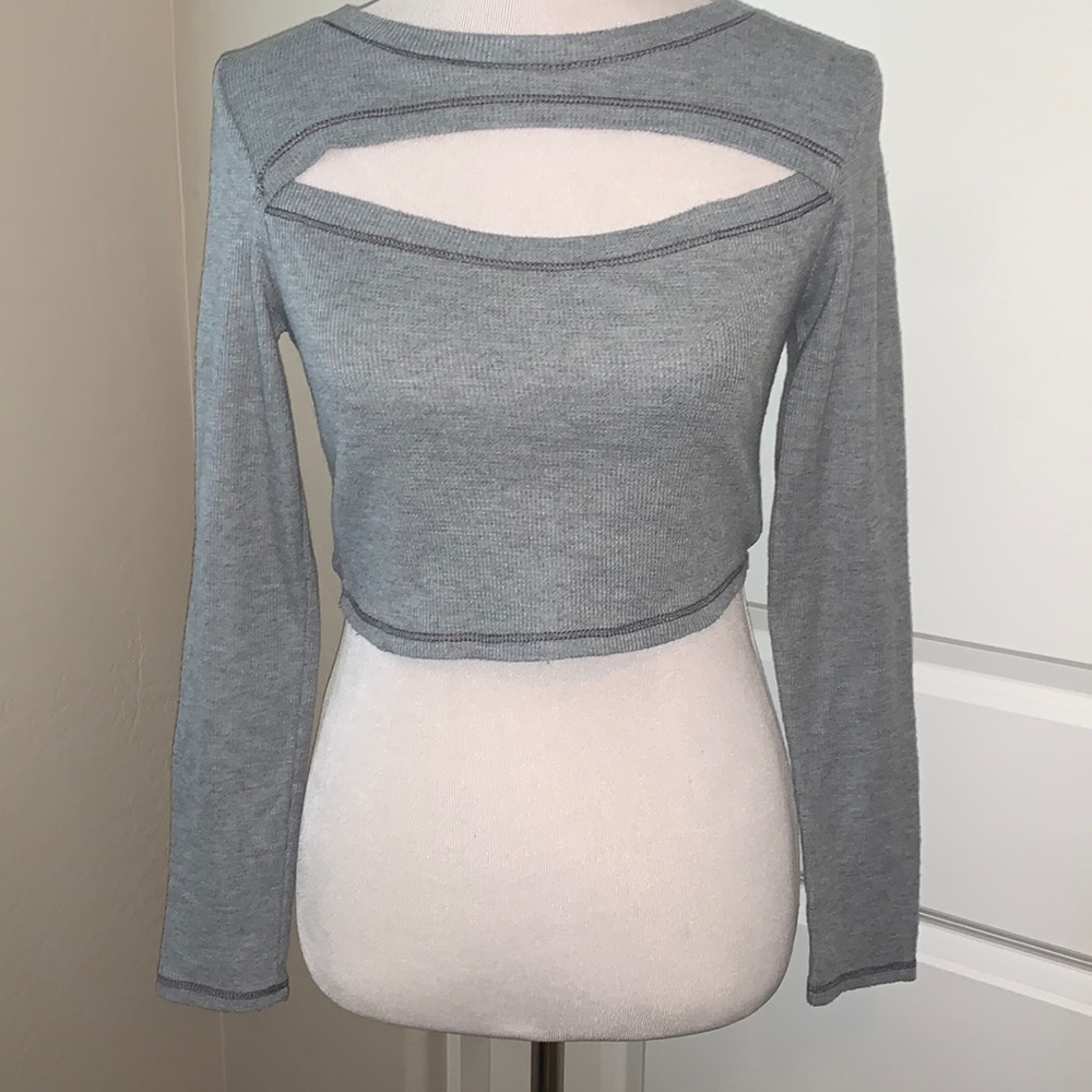 7DAY WKND BRAND NEW SIZE SMALL THERMAL LONG SLEEVE CROP TOP